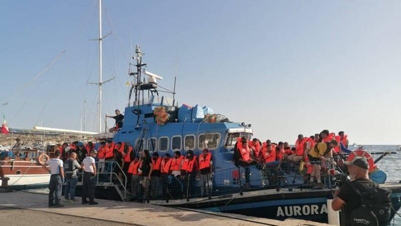 Patto Ue sui migranti, Sea Watch: “Assurdo l’accanimento dell’Italia contro le ong. Così si criminalizza l’intervento umanitario”