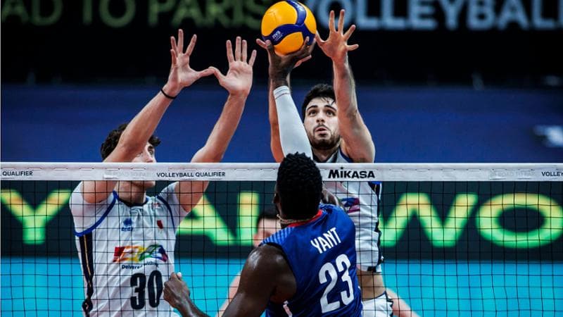Leandro Mosca e Daniele Lavia contro Marlon Yant (foto volleyballworld)
