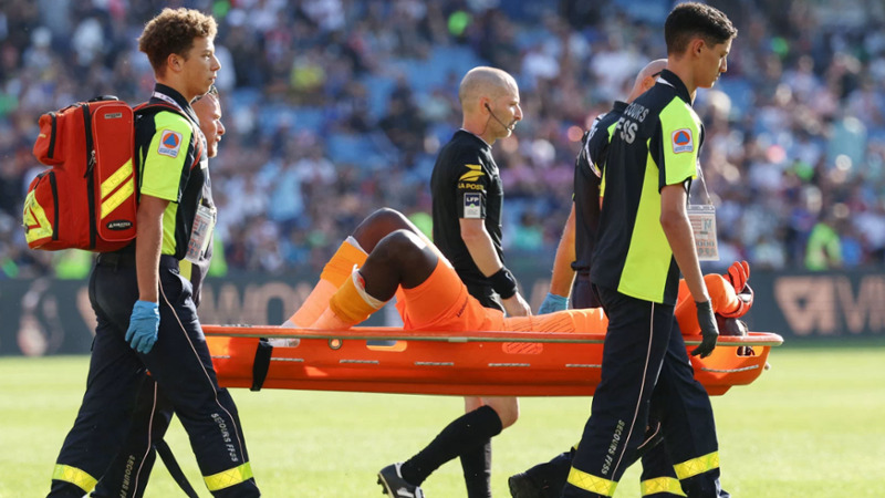 Petardo durante Montpellier-Clermont, portiere ospite uscito in barella: partita sospesa