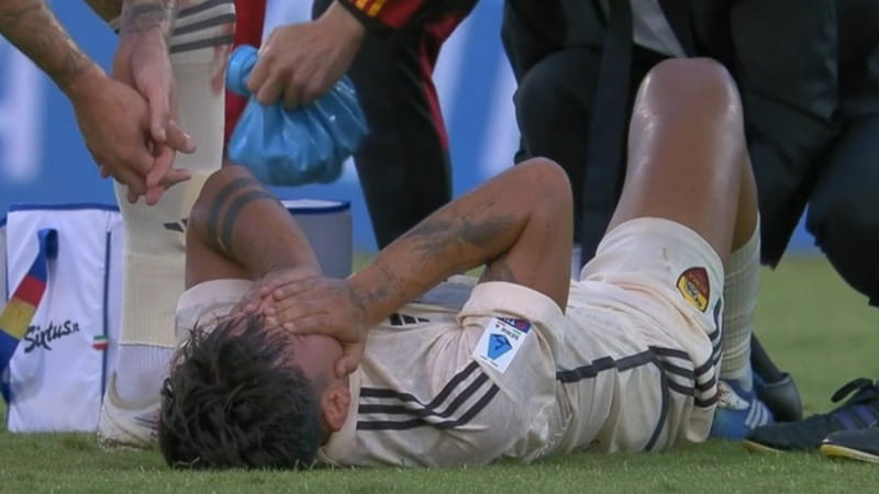 Paulo Dybala dolorante&nbsp;e in lacrime

