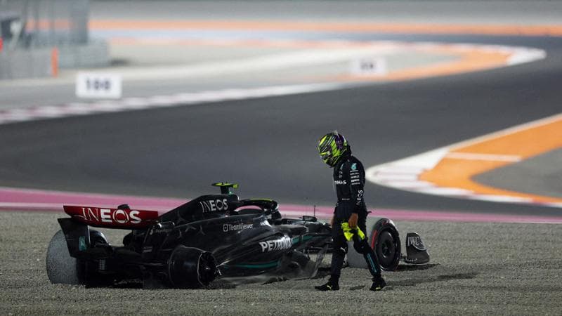 Lewis Hamilton finito fuori pista
