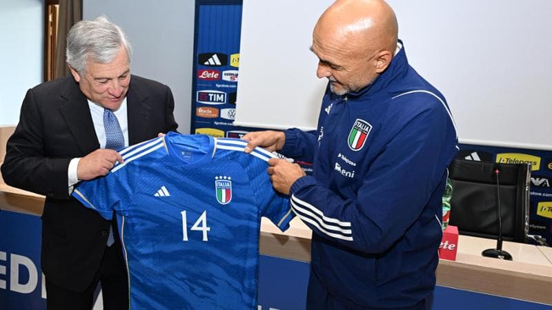Spalletti: “Qui niente teste di c…. Non voglio vedere chi ondeggia con le cuffie come un ebete”