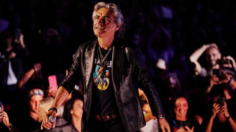 Ligabue nei palasport: “Sono un tossico da palco, sempre fuori posto, sempre fuori moda”