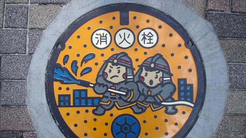 Dai Pokémon alle carrozze, Kyoto mette in vendita i suoi tombini artistici per fare cassa
