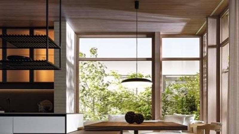 Kitchen box di Molteni con ripiani&nbsp; in doghe, completi di luce led. Pu&ograve; essere utilizzato trasversalmente sui modelli Prime, Indada, Hi-Line 6, Hi-Line 6 Frame Door e Vvd
