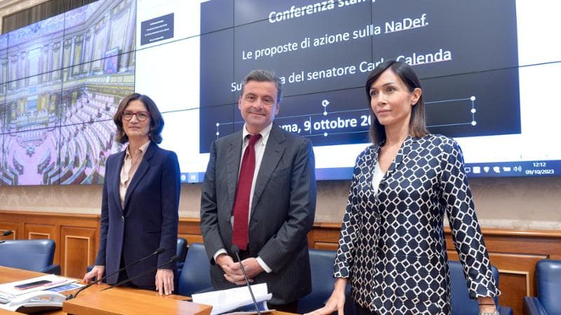 Gelmini e Carfagna accanto a Calenda in una foto di repertorio
