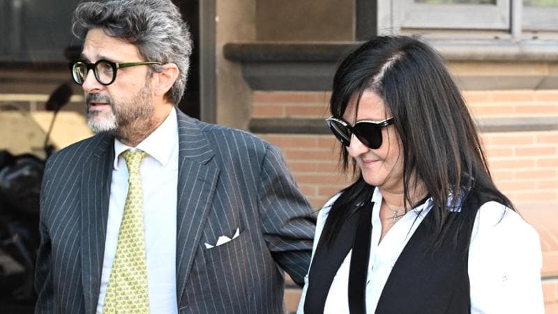 Olga Tishina con il suo avvocato
