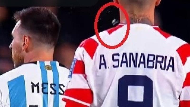 Sanabria sputa a Messi: oltraggio al re in Argentina-Paraguay. Il fuoriclasse: “Non so neanche chi sia”