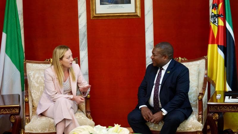 La premier Giorgia Meloni e&nbsp;il presidente&nbsp;del Mozambico&nbsp;Filipe Nyusi

