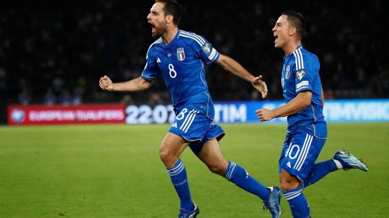Giacomo Bonaventura esulta dopo il gol dell'1-0
