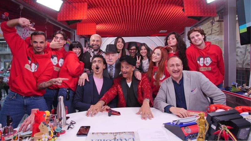 Fiorello, c’è Tommaso Paradiso ospite della prima puntata di ‘Aspettando Viva Rai 2!’
