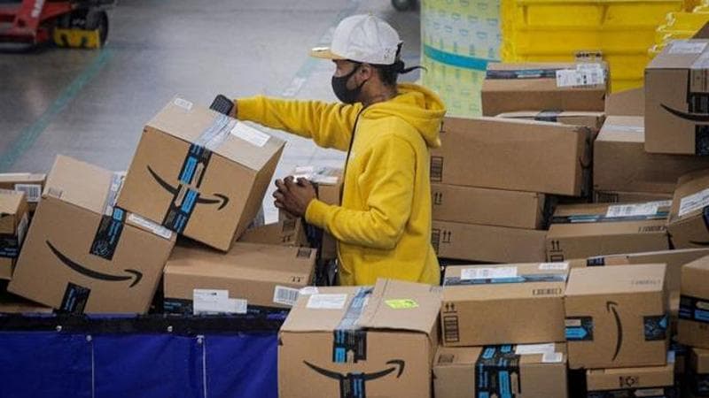 Arabia Saudita: le storie di sfruttamento dei lavoratori migranti impiegati nei magazzini di Amazon