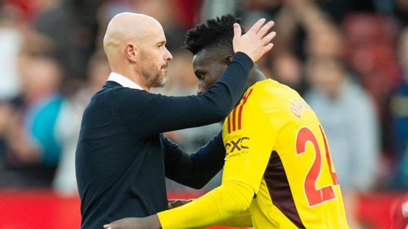 Andr&eacute; Onana con&nbsp;Erik ten Hag, tecnico del Manchester United

