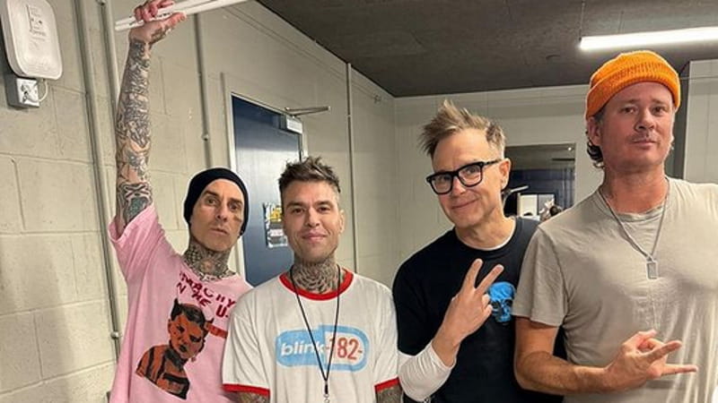 Fedez al concerto dei Blink 182 a Manchester dopo il ricovero: “Il compleanno più bello di sempre”