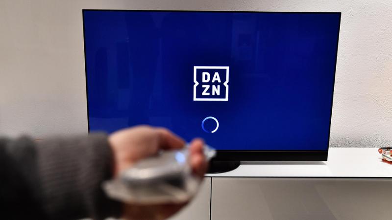 Diritti Tv, Dazn e Sky offrono 900 milioni: ma 7 club dicono di no