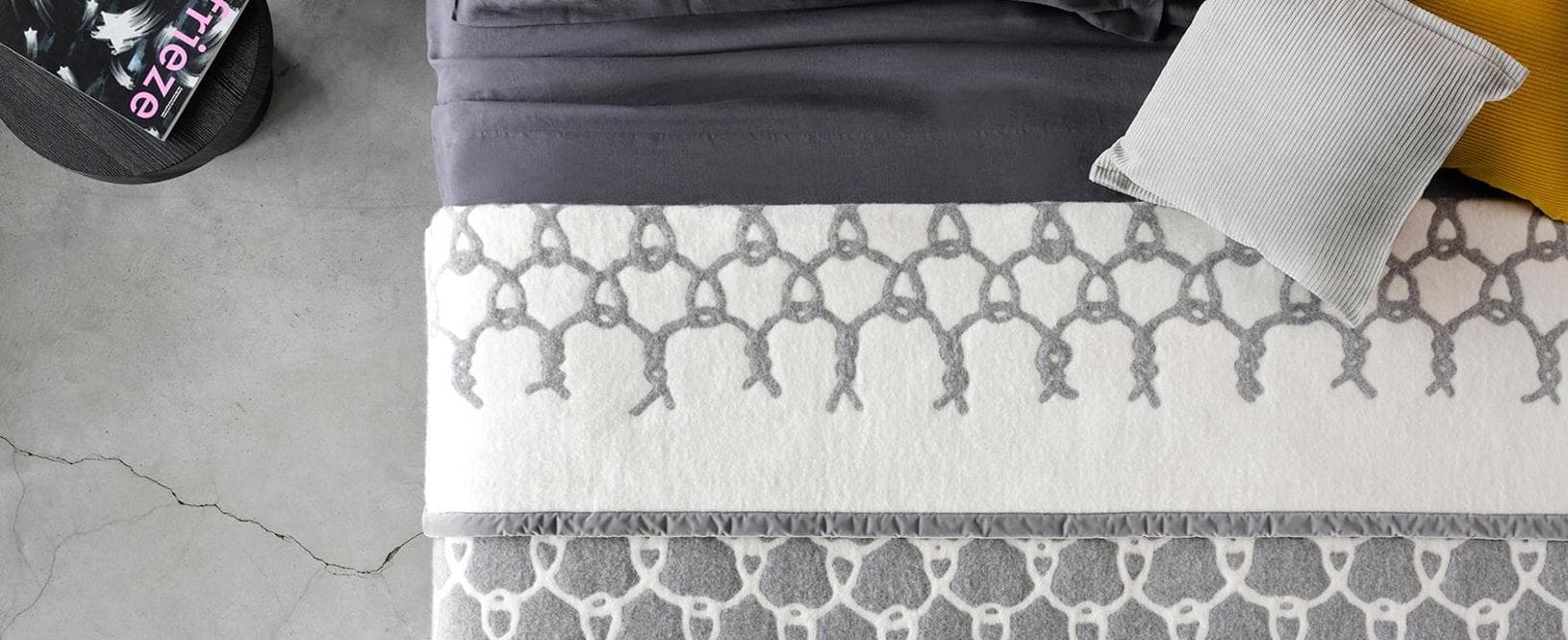 Paola Navone e Otto Studio hanno disegnato per la nuova Thermocoperta Lanerossi un macro intreccio a rete: &egrave; il modello Net
