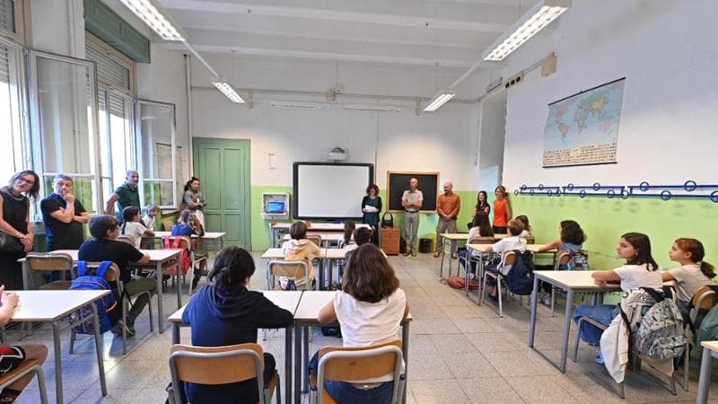 Gli studenti scendono in piazza contro il dimensionamento. Ecco quali scuole rischiano di sparire