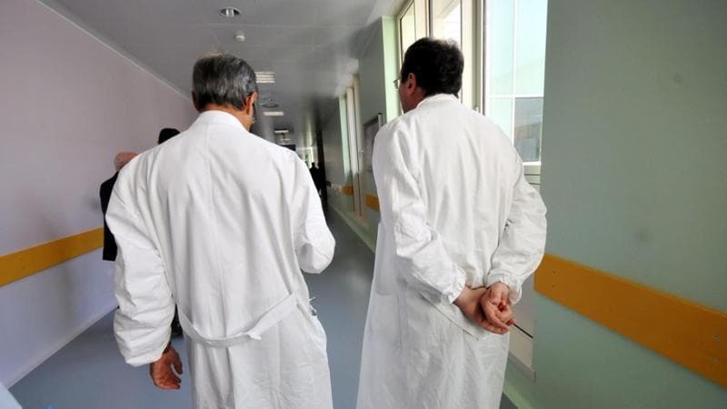 Cinquemila addii, la grande fuga dei medici dagli ospedali