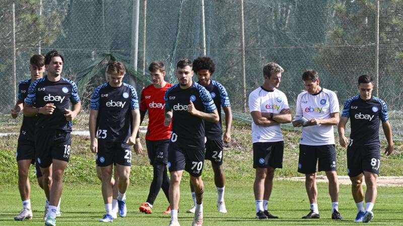 I giocatori del Napoli durante l'allenamento della vigilia
