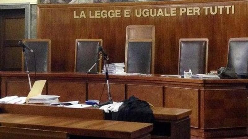 Giustizia, la maggioranza trova l’intesa sulla prescrizione: sconfitta la linea del viceministro forzista Sisto