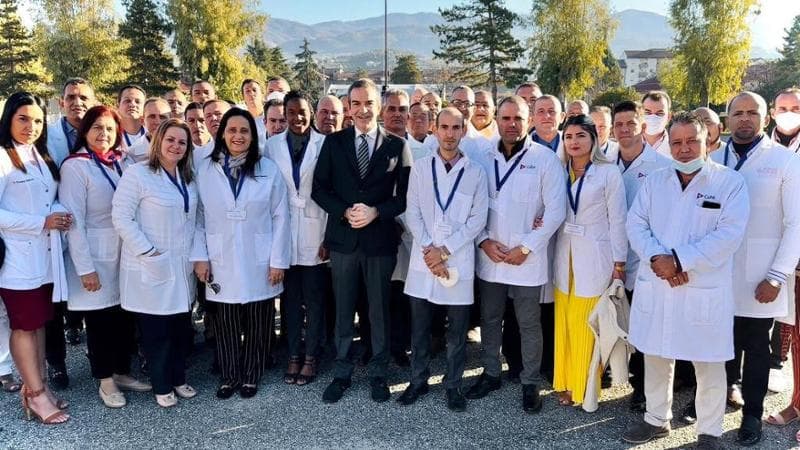 Visite, cuore e karaoke nella Calabria salvata dai medici di Cuba