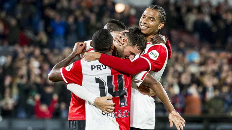 I giocatori del Feyenoord festeggiano un gol
