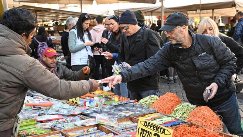 Istat, l’inflazione gonfia la povertà assoluta in Italia: oltre 2 milioni di famiglie