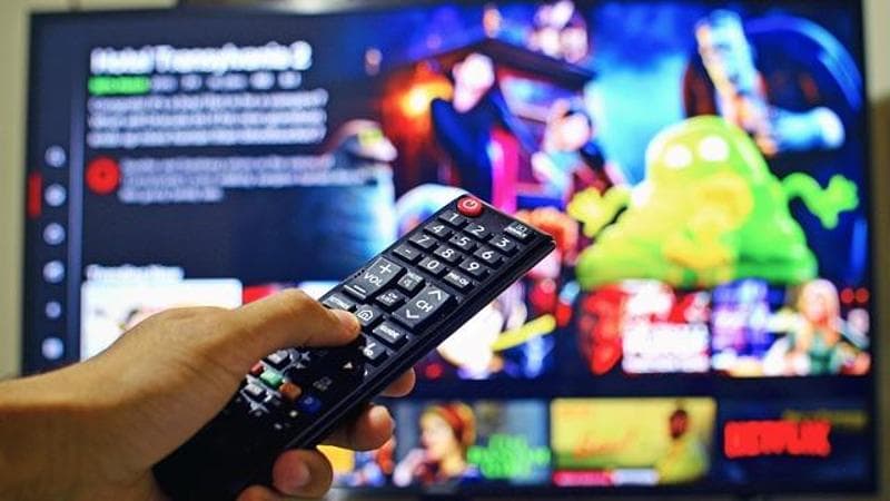 Anche lo streaming stanca. Ora è facile perdersi nel labirinto delle app. E c’è chi fugge