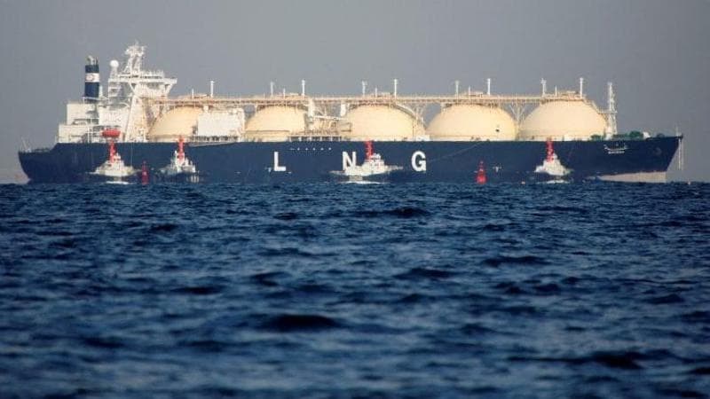 Eni non vuole passare solo dai tubi: contratti di GNL da Indonesia, Qatar e Congo