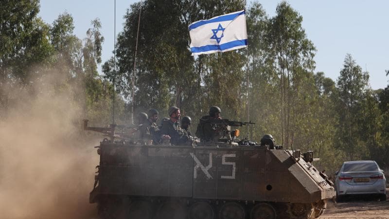 Brevi, notturne e misteriose, a Gaza l’escalation delle battaglie tra Israele e Hamas che anticipano l’assalto via terra