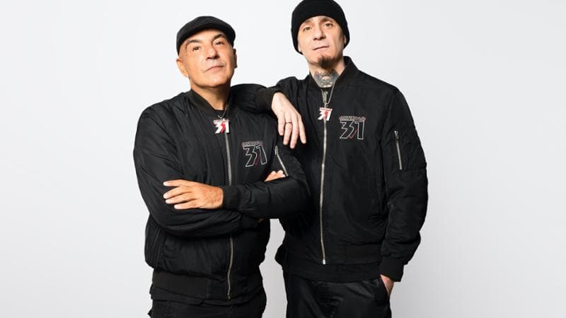 Articolo 31: “Siamo invecchiati bene perché sappiamo che gli anni 90 non erano così magnifici. Fedez? Sta bene, mai stati così amici”