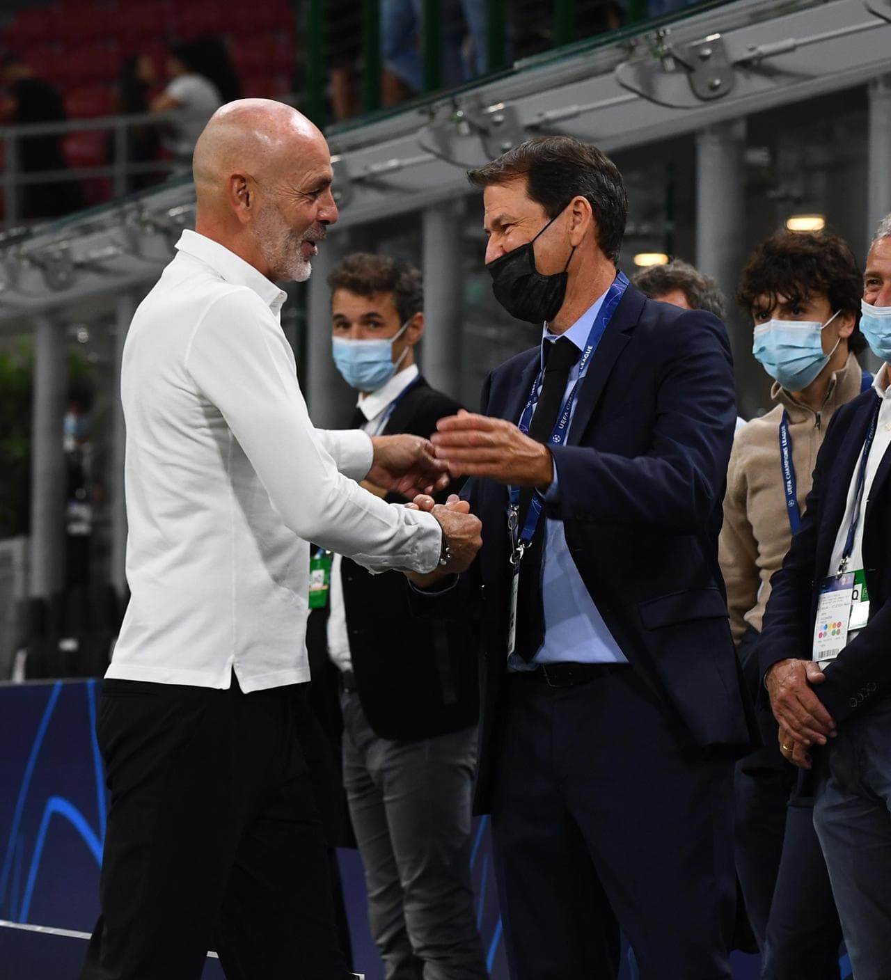 Stretta di mano tra Pioli e Garcia nel 2021
