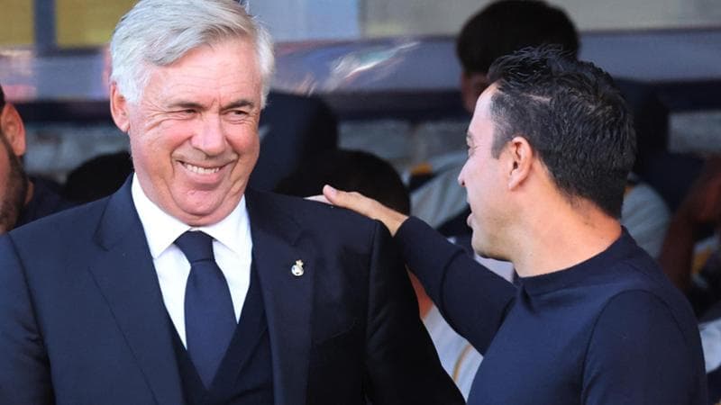 Carlo Ancelotti con Xavi prima di Barcellona-Real Madrid
