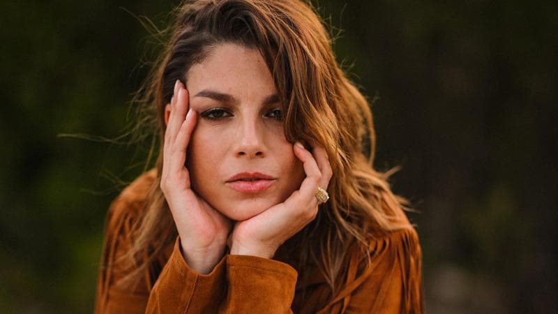 Emma: “Canto per ogni ragazza che si sente imperfetta. Ci meritiamo la felicità”