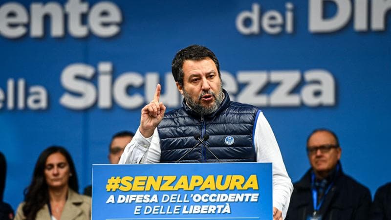 Matteo Salvini dal palco della manifestazione pro-Israele della Lega
