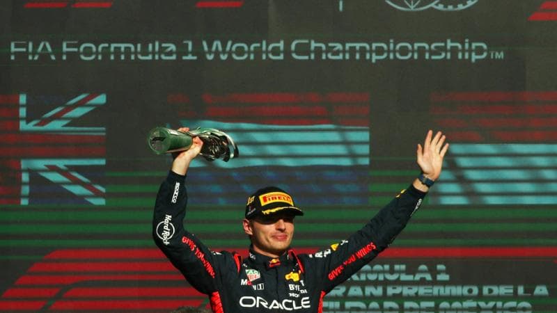 Verstappen sul gradino pi&ugrave; alto del podio della Sprint Race
