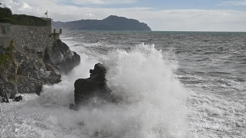 Previsioni meteo, nuova perturbazione atlantica sull’Italia: ancora pioggia e mareggiate