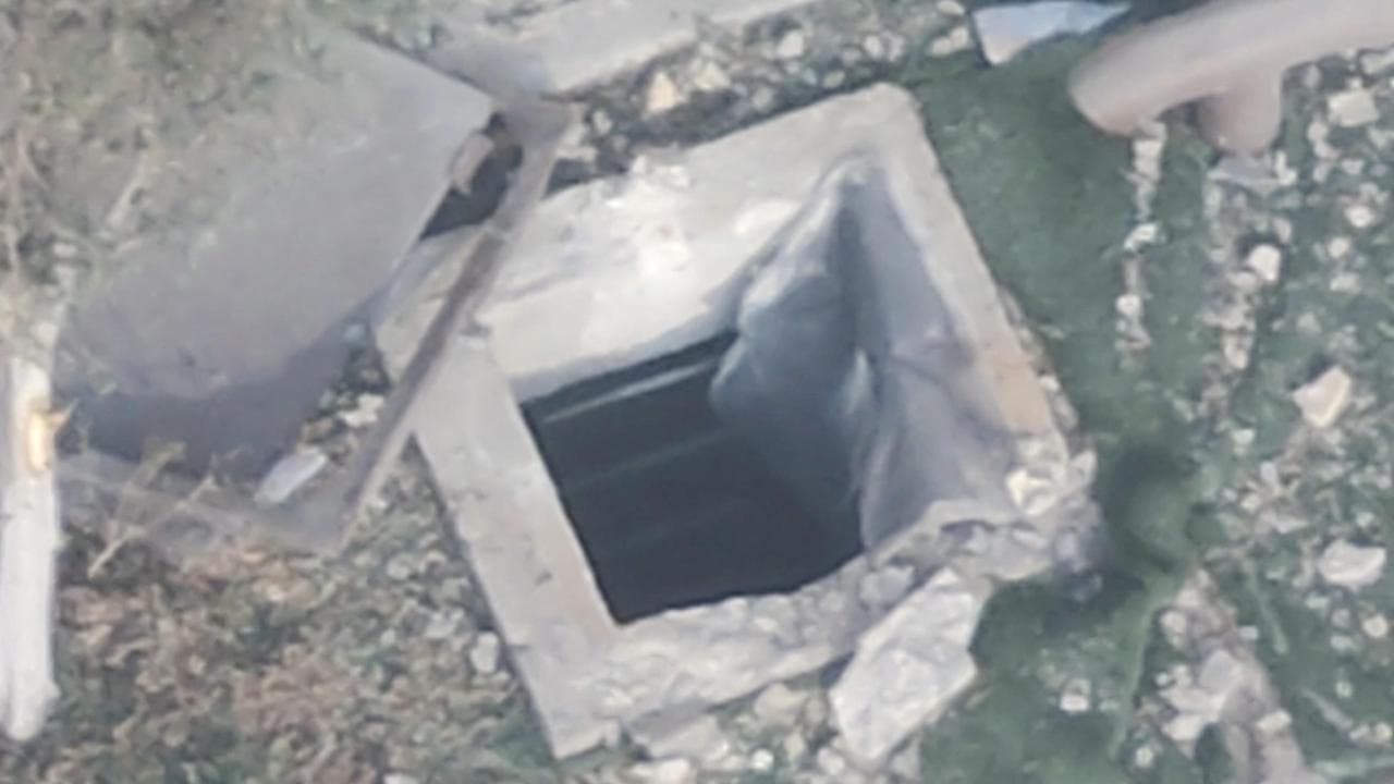 Quella che secondo i militari israeliani &egrave; l'entrata di un tunnel di Hamas in uno degli ospedali di Gaza
