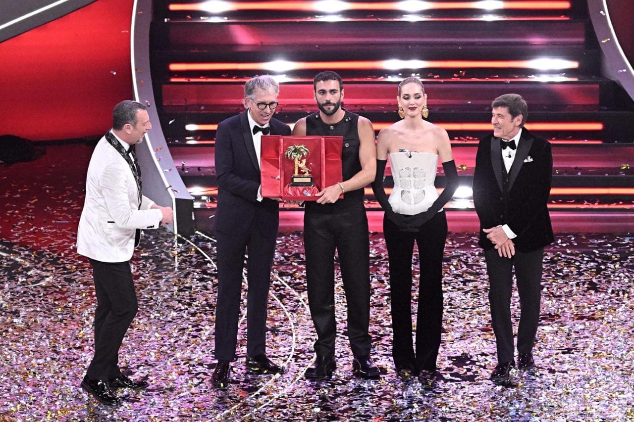 Mengoni consacrato vincitore del Festival 2023 con 'Due vite'
