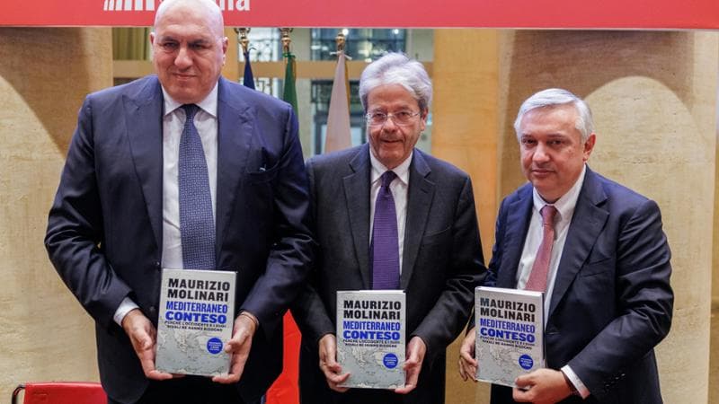Da sinistra, Guido Crosetto, Paolo Gentiloni e il diretto di Repubblica Maurizio Molinari&nbsp;
