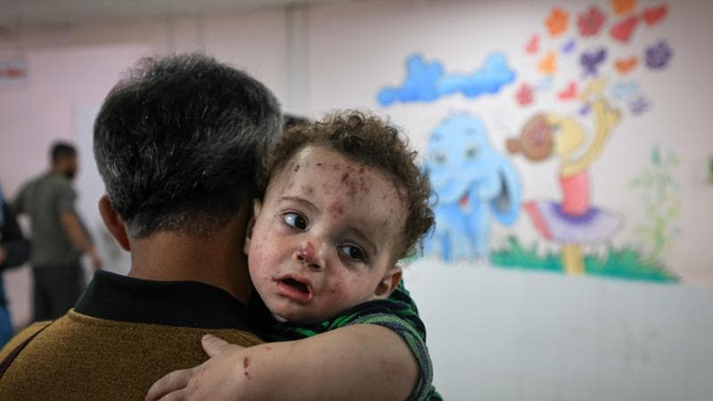 Gaza City, isolato l’ospedale: 40mila rifugiati in trappola senza farmaci e carburante