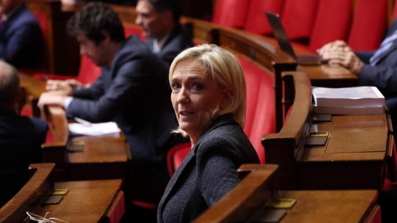 Francia spaccata sulla marcia contro l’antisemitismo: aderiscono anche Marine Le Pen e l’estrema destra