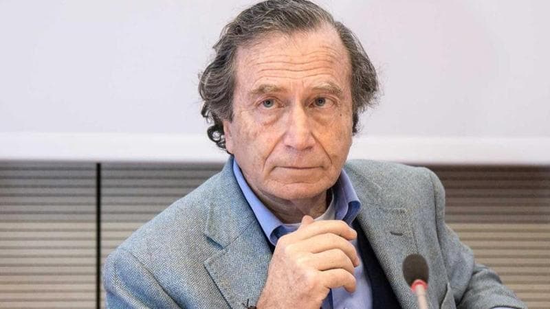 Indi Gregory, oggi le macchine saranno staccate. D’Avack: “È una scelta disumana tenere in vita così la bambina. Che ipocrisia darle la cittadinanza”