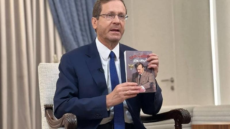 Il presidente israeliano Herzog: “Una copia del Mein Kampf di Hitler in arabo in una casa di Gaza usata come base da Hamas”