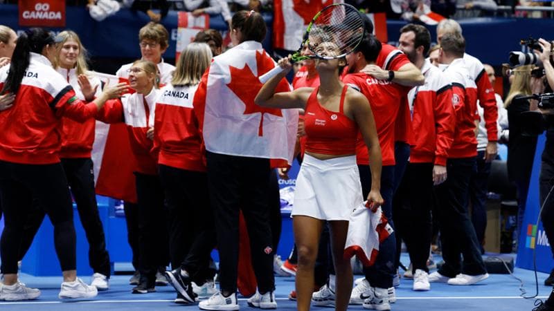 Leylah Fernandez esulta per la vittoria decisiva
