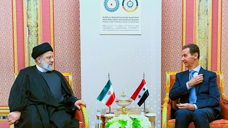 Il presidente siriano Bashar Al-Assad con il presidente iraniano Ebrahim Raisi
