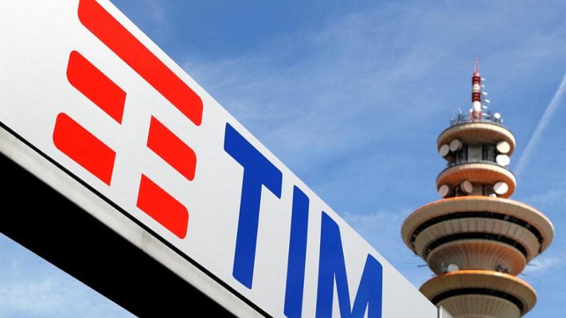 La torre di Telecom Italia a Rozzano. REUTERS/Stefano Rellandini/File Photo
