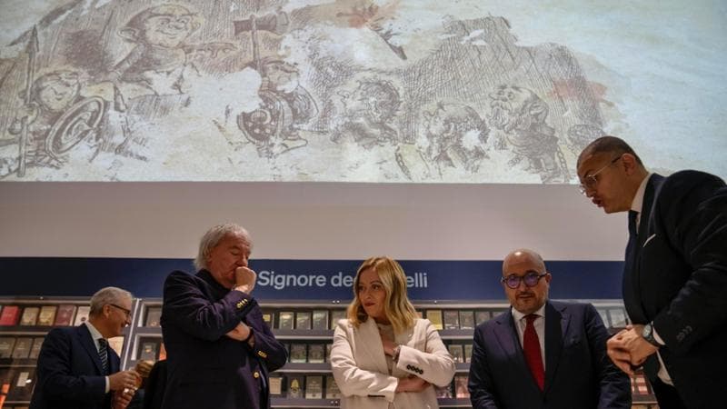 Giorgia Meloni visita la mostra su Tolkien
