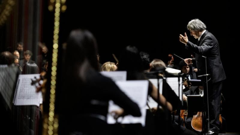 Riccardo Muti, la lezione per i giovani direttori d’orchestra: “Difendiamo l’opera dalle caricature, è parte della nostra Cultura”