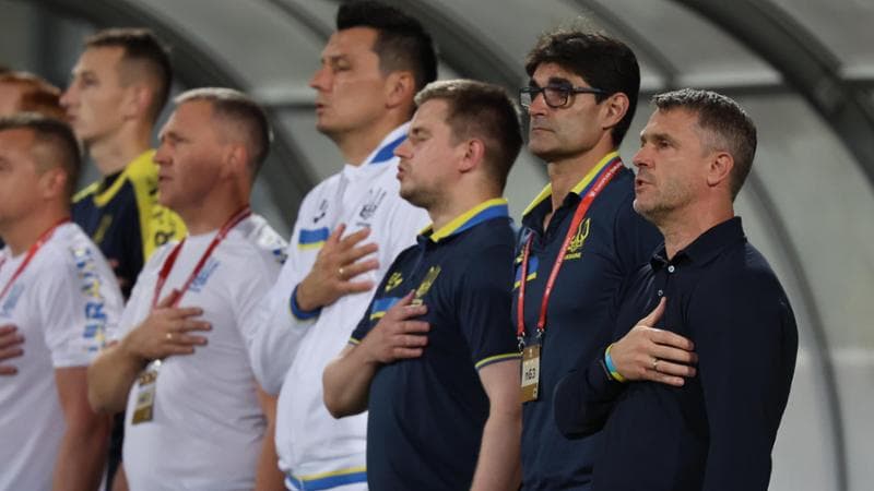 Serhij Rebrov, il primo a destra, ct dell'Ucraina

